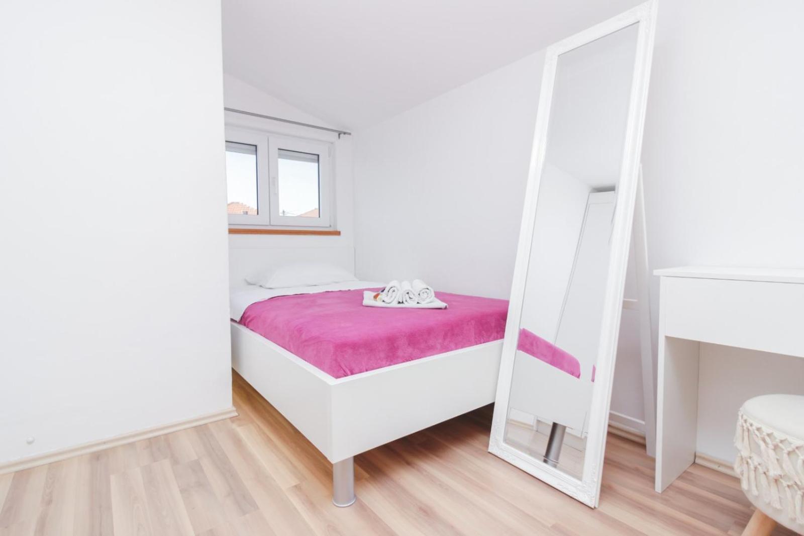 Apartman Lara Zara Esterno foto