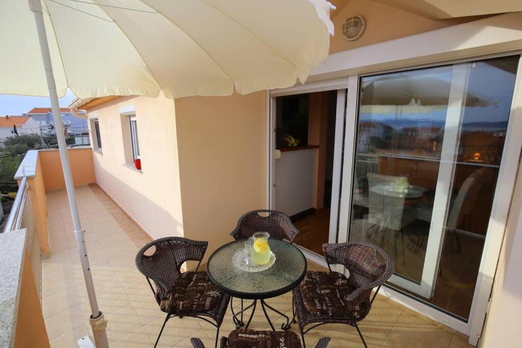 Apartman Lara Zara Esterno foto