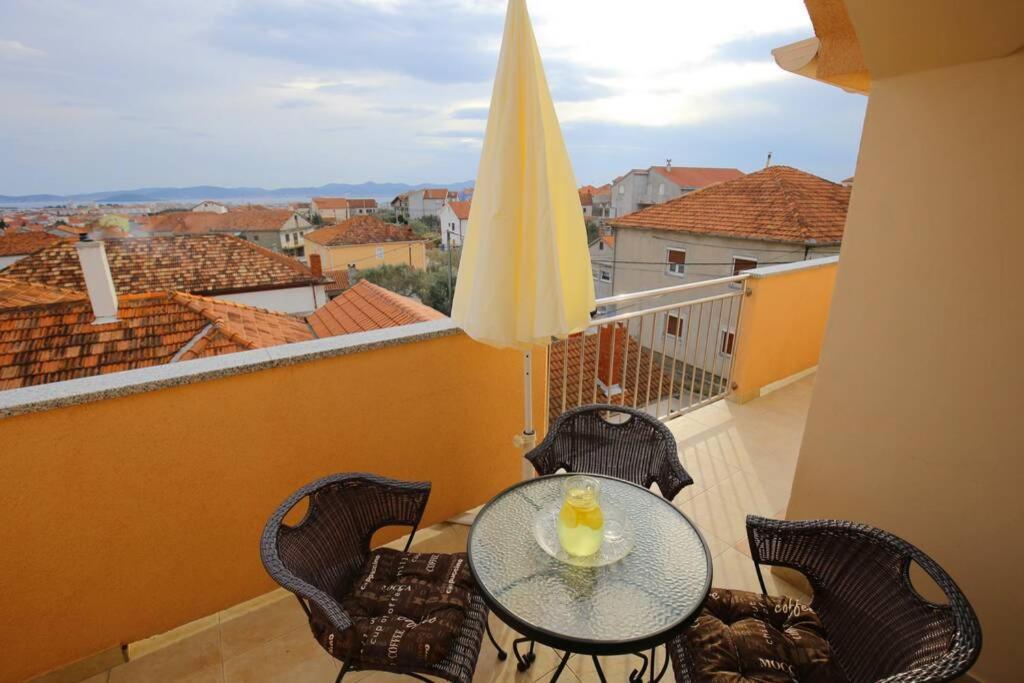 Apartman Lara Zara Esterno foto